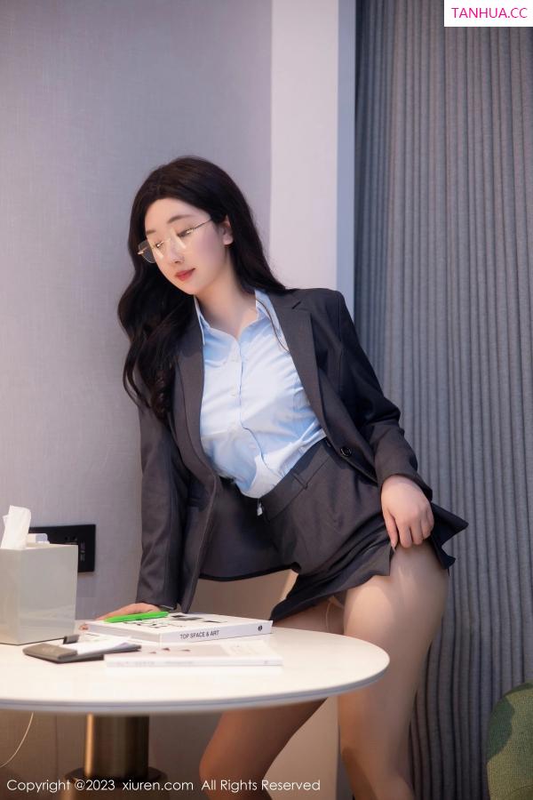 江真真  [XiuRen]高清写真图 2023.04.20 No.6607 江真真 丝袜制服第9张图片